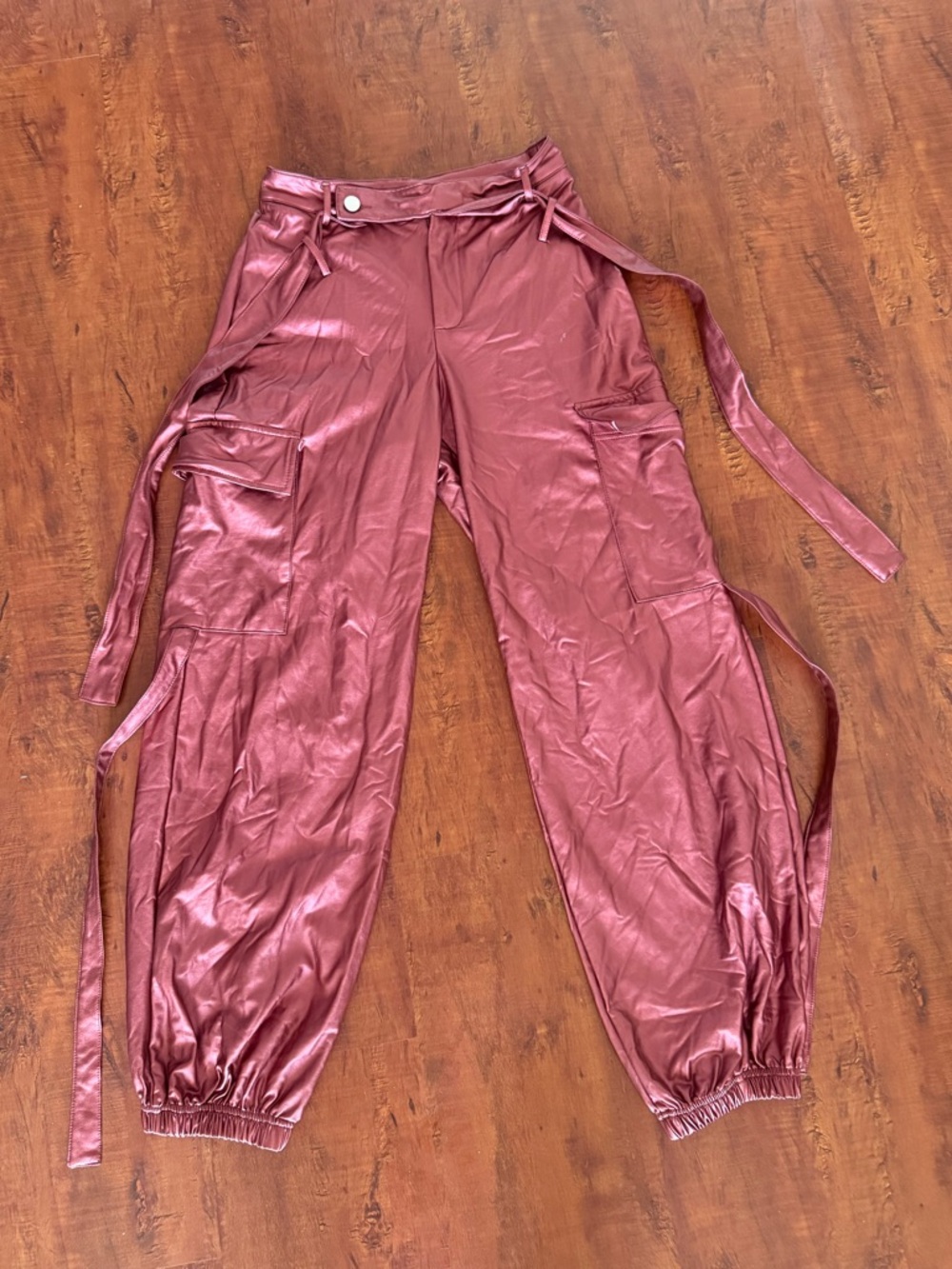 High-Shine faux leather rCargo Jogger Pants in Metallic Rose